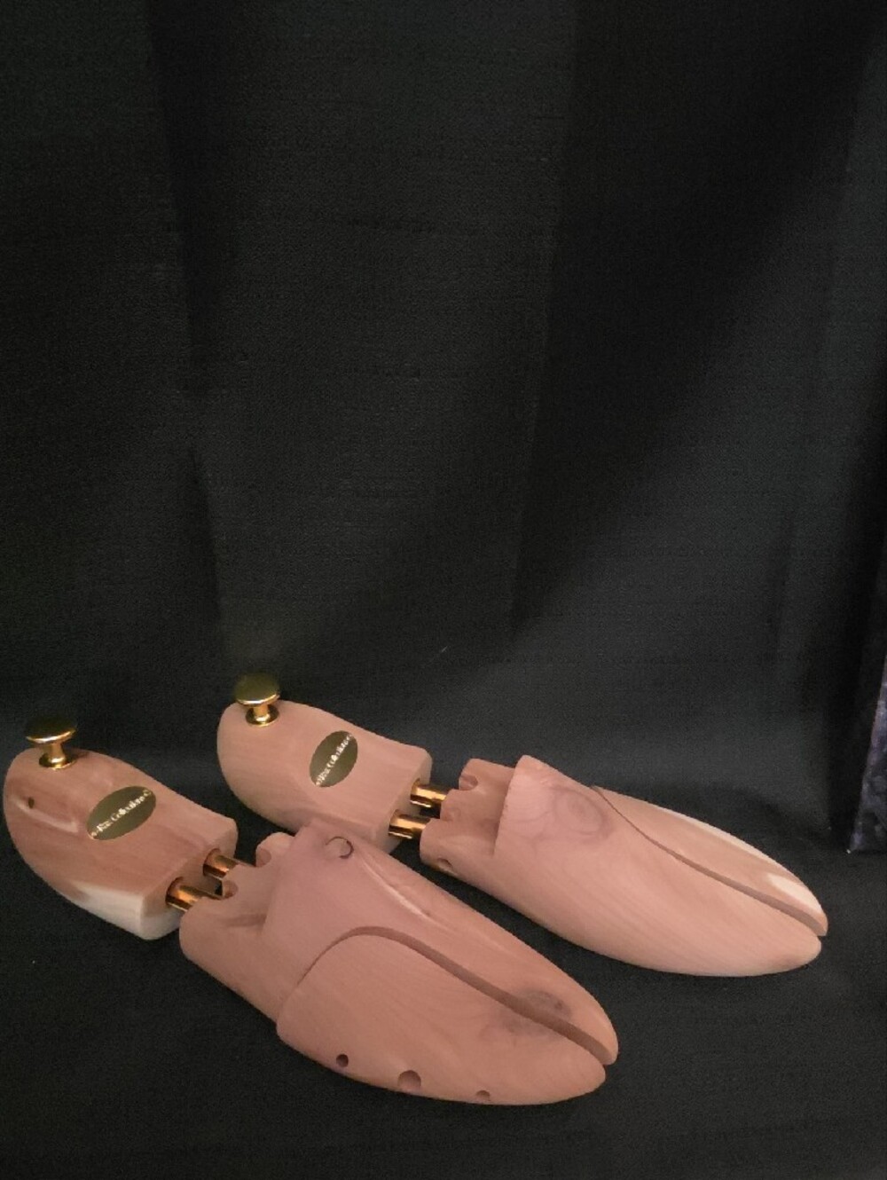 RAX COLLECTION SZ 42 Cedar Shoe Tree with Gold Hardware & Bag